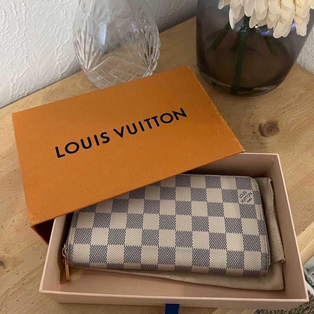 - Louis Vuitton Damien Azur Zippy Wallet